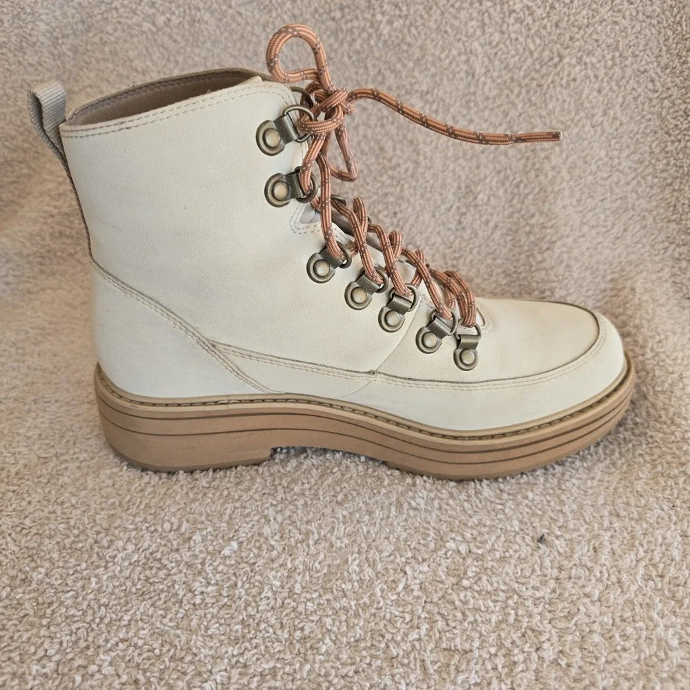 Teva Women's Midform‎ Boots In White Swan Colorway Size 8 Water Resistant